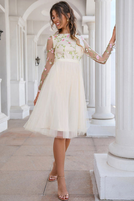 Robe Pastel Blanche Brodée Midi Fleurie - gallery 7