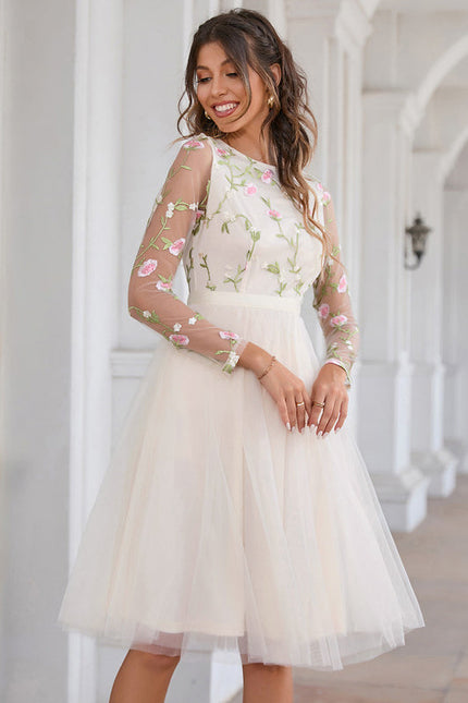 Robe Pastel Blanche Brodée Midi Fleurie - gallery 6