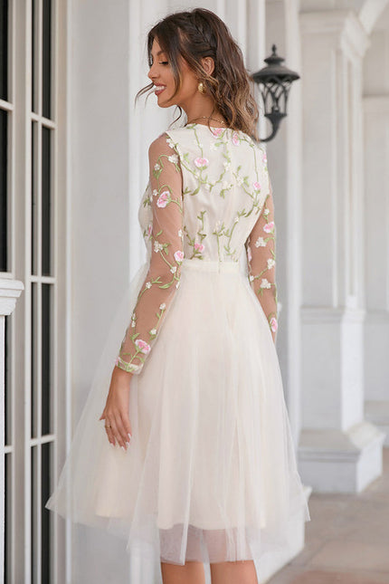 Robe Pastel Blanche Brodée Midi Fleurie - gallery 1