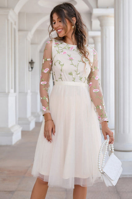 Robe Pastel Blanche Brodée Midi Fleurie - gallery 8
