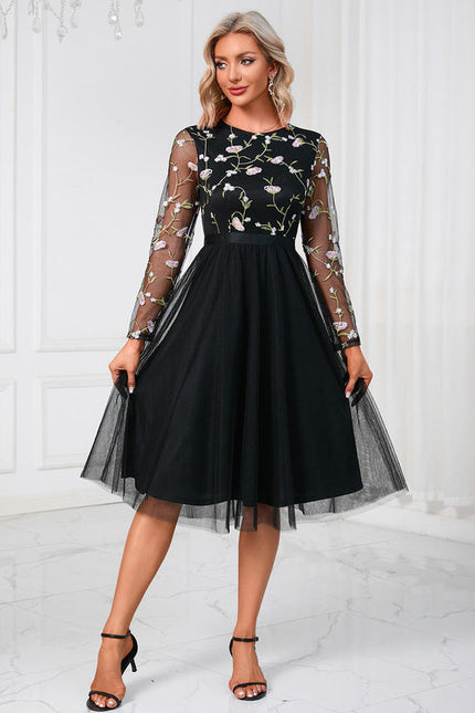 Robe Pastel Blanche Brodée Midi Fleurie - gallery 9