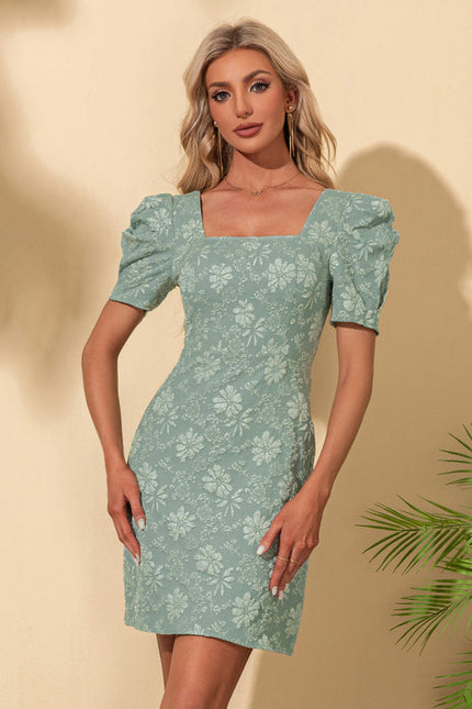 Robe Pastel Verte Col Carré Fourreau