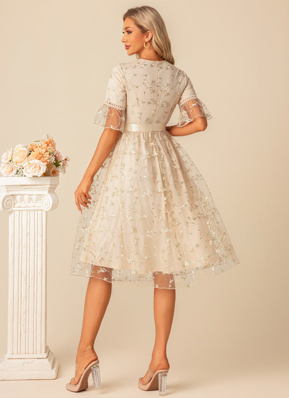 Robe Pastel Beige Trapèze Col Rond - gallery 3