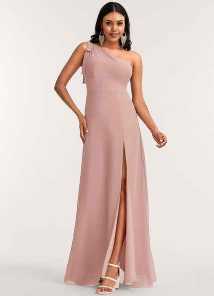 Robe Pastel Rose Décolleté Asymétrique Élégante