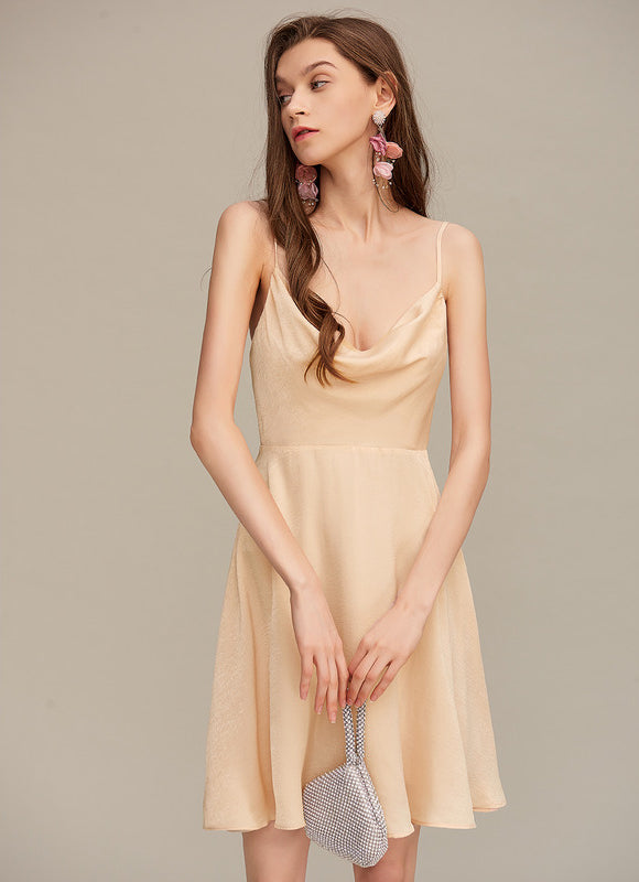 Robe Pastel Beige À Volants Mini