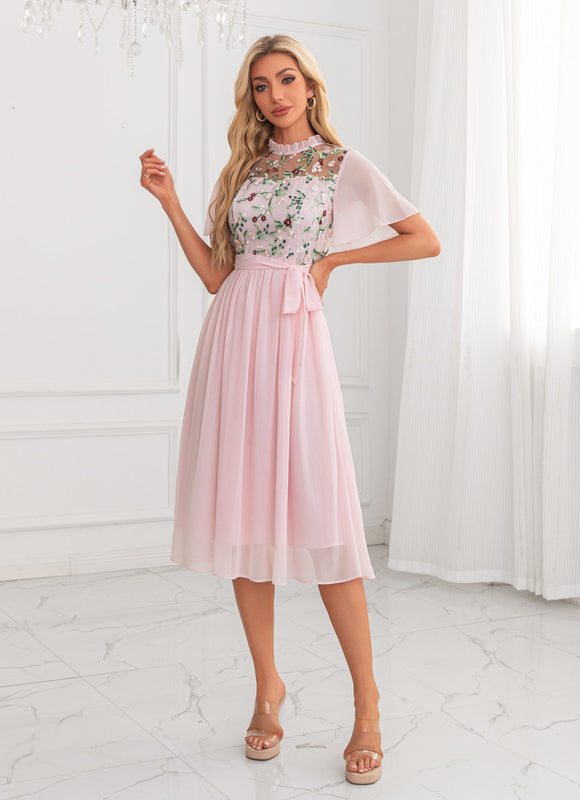 Robe Pastel Rose Brodée Trapèze Midi - gallery 6