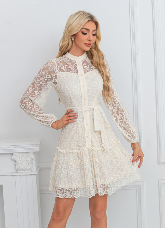 Robe Pastel Écrue Col Montant Dentelle