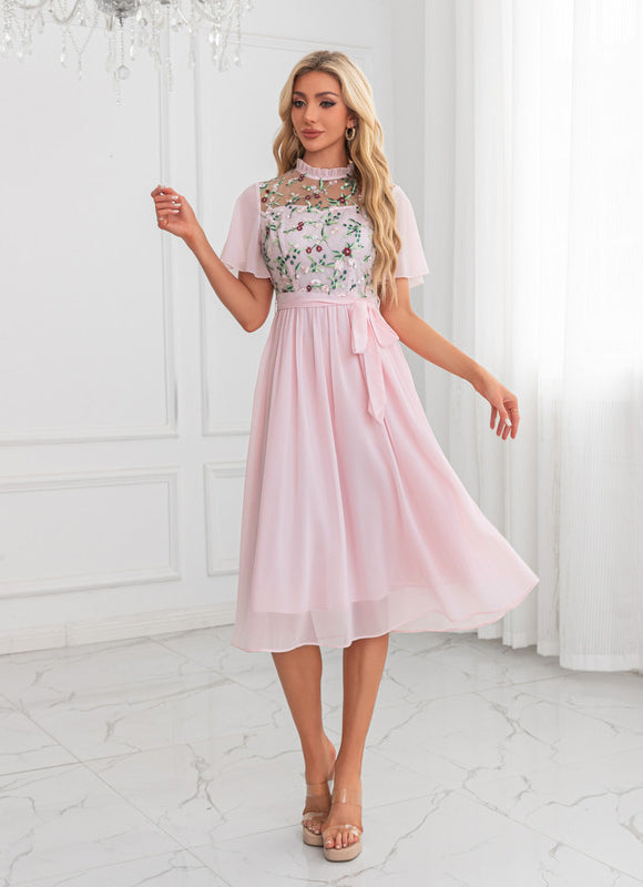 Robe Pastel Rose Brodée Trapèze Midi - gallery 4