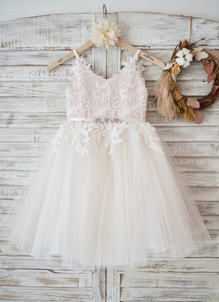Robe Pastel Blanche Col V Dentelle Tulle
