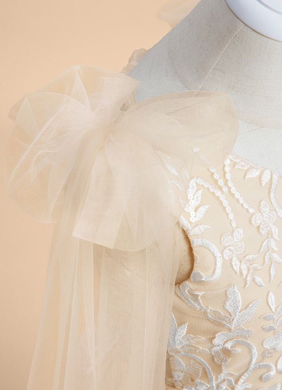 Robe Pastel Beige Col V En Dentelle - gallery 7
