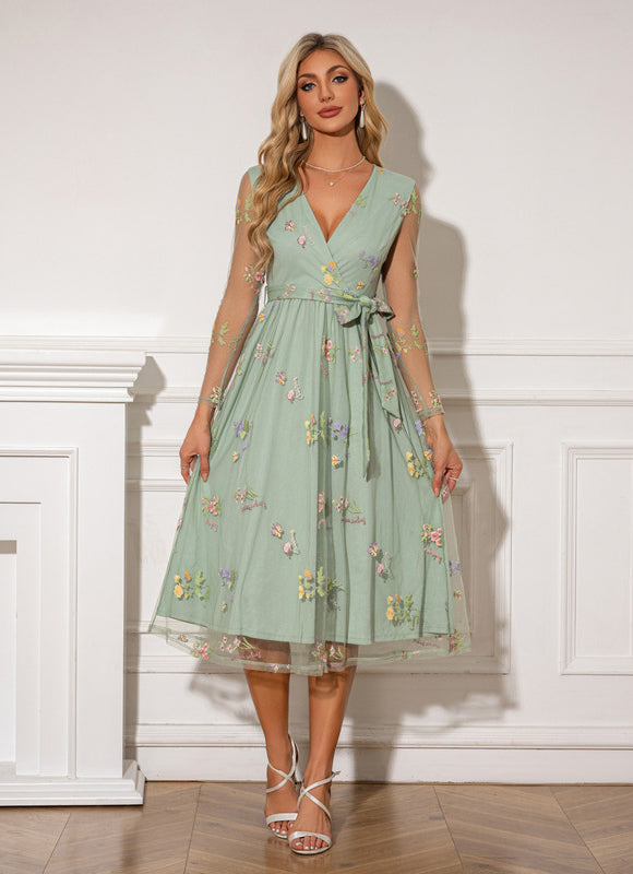 Robe Pastel Verte Brodée Col V Midi - gallery 6