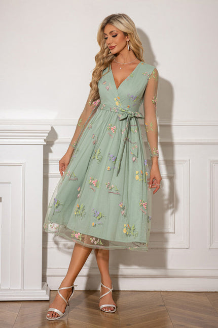 Robe Pastel Verte Brodée Col V Midi - gallery 1