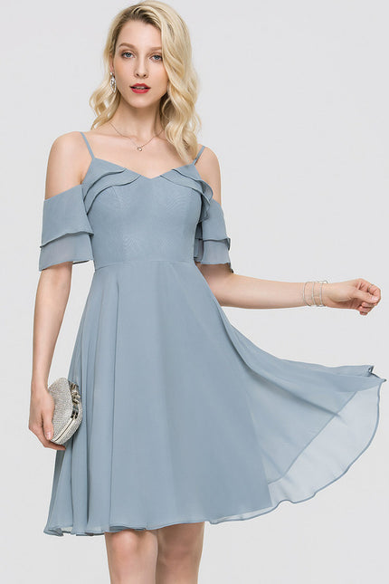 Robe Pastel Bleu Décolleté Épaules Volants