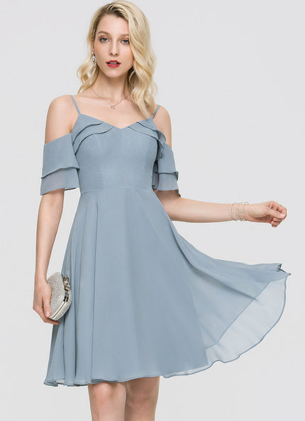 Robe Pastel Bleu Décolleté Épaules Volants