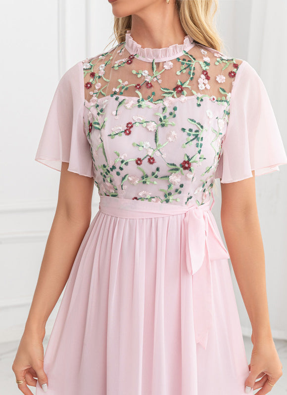 Robe Pastel Rose Brodée Trapèze Midi - gallery 3