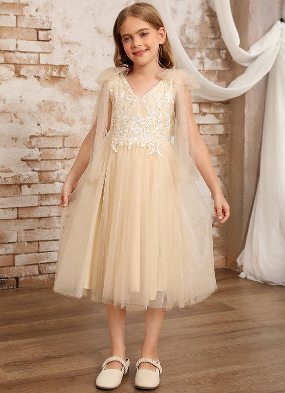 Robe Pastel Beige Col V En Dentelle - gallery 8