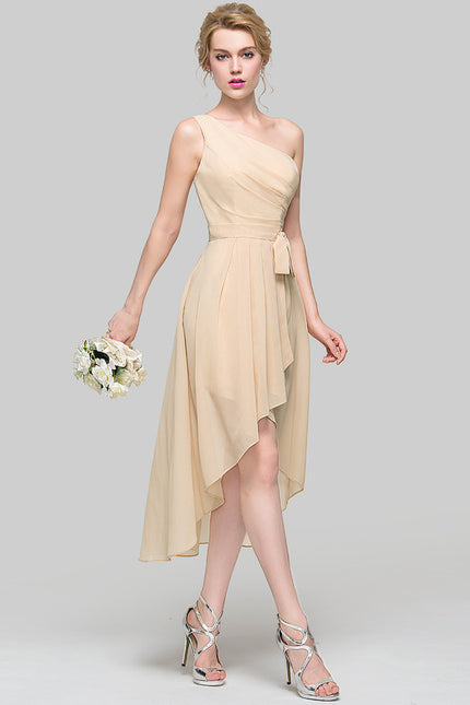 Robe Pastel Beige Décolleté Asymétrique Chic