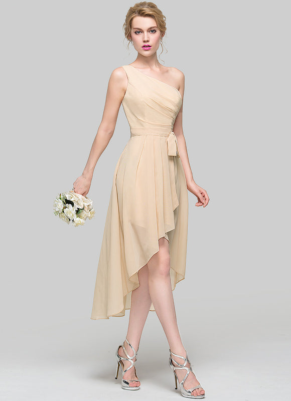 Robe Pastel Beige Décolleté Asymétrique Chic