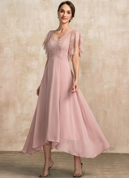 Robe Pastel Rose Col V Dentelle Élégante