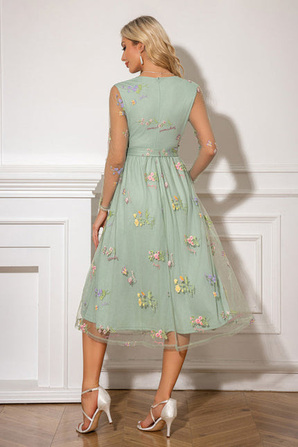 Robe Pastel Verte Brodée Col V Midi - gallery 2