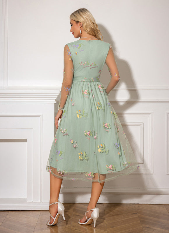 Robe Pastel Verte Brodée Col V Midi - gallery 2
