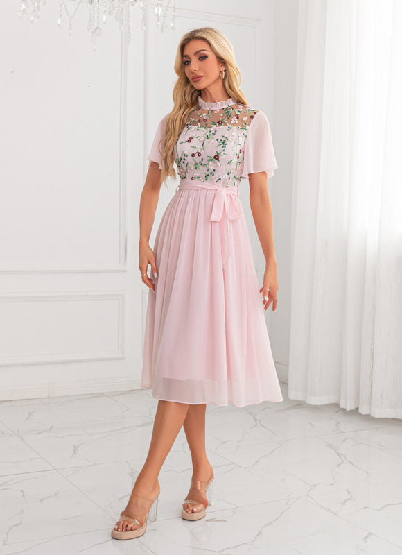 Robe Pastel Rose Brodée Trapèze Midi - gallery 2