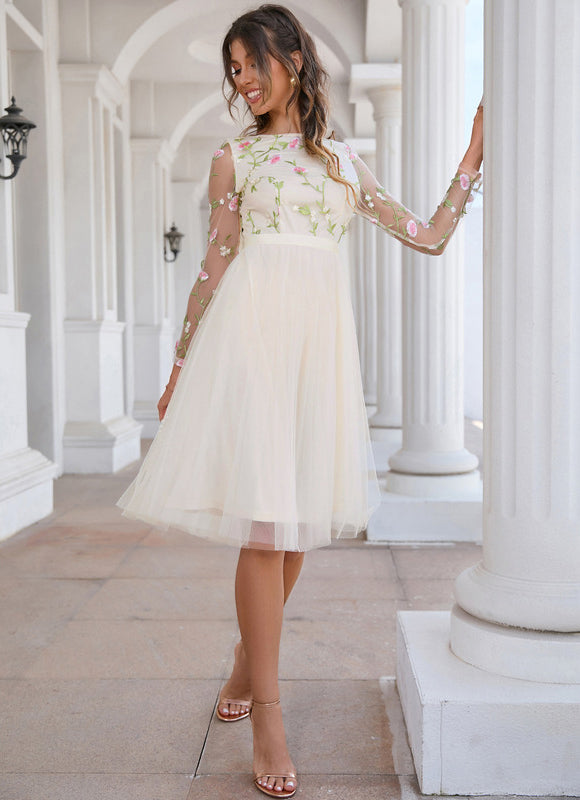 Robe Pastel Blanche Brodée Midi Fleurie - gallery 7