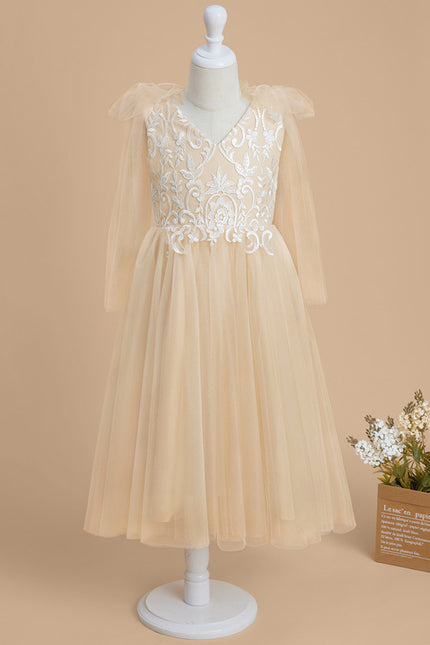 Robe Pastel Beige Col V En Dentelle