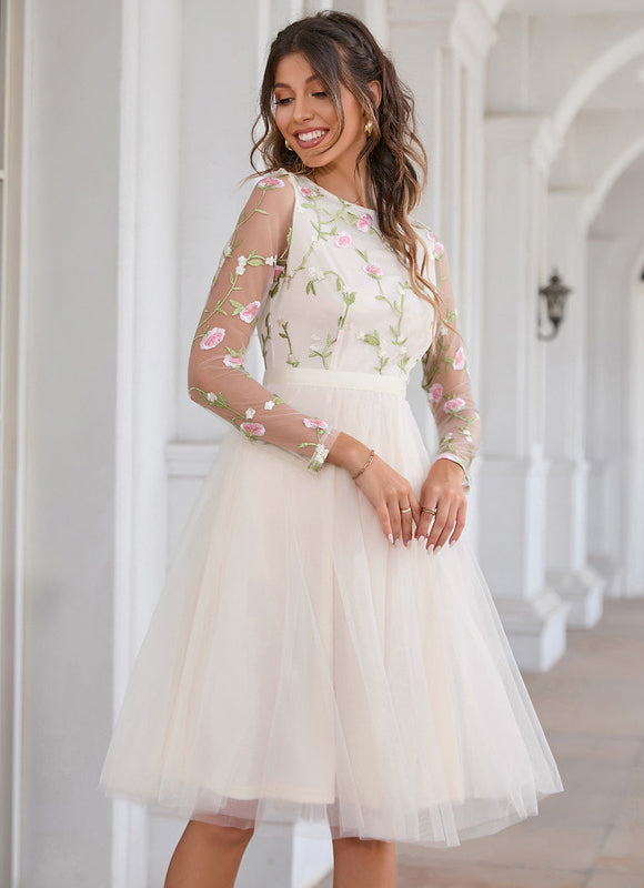 Robe Pastel Blanche Brodée Midi Fleurie - gallery 6