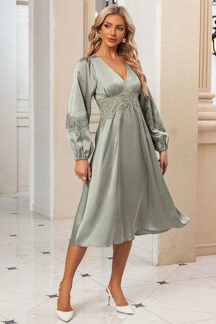 Robe Pastel Sage Col V Dentelle Midi - gallery 2
