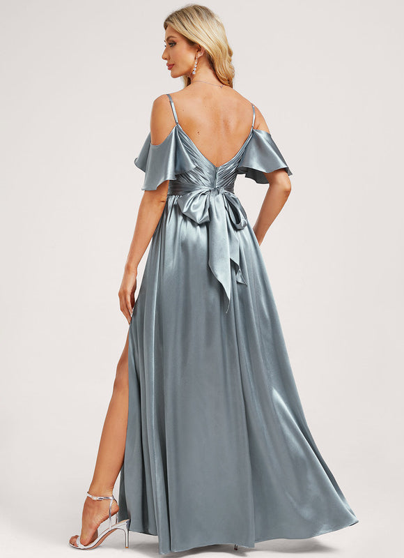 Robe Pastel Satin Bleu Décolleté Épaules
