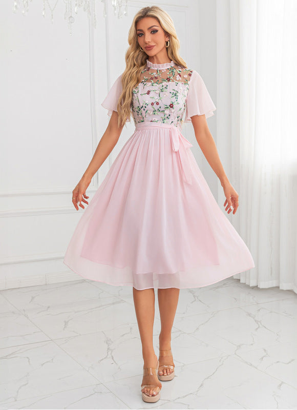 Robe Pastel Rose Brodée Trapèze Midi