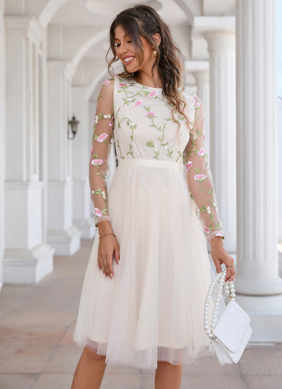 Robe Pastel Blanche Brodée Midi Fleurie - gallery 8