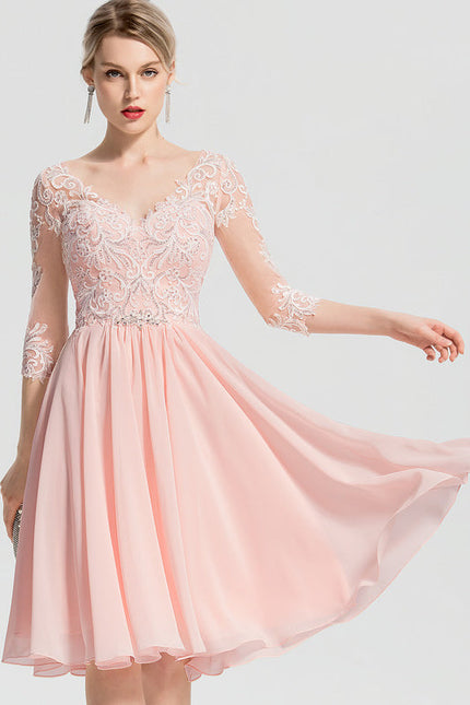 Robe Pastel Rose Col V Dentelle Élégante