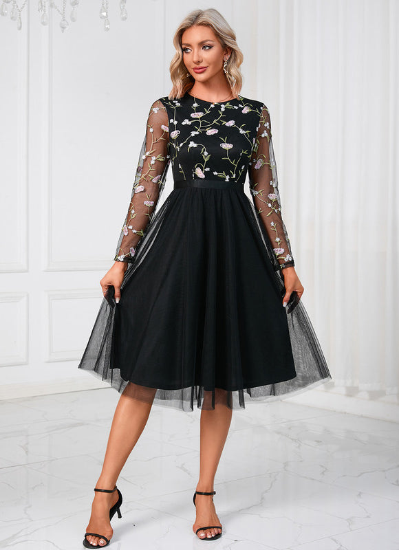 Robe Pastel Blanche Brodée Midi Fleurie - gallery 9