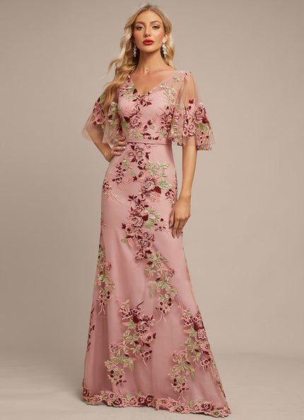 Robe Pastel Rose Col V Dentelle Élégante