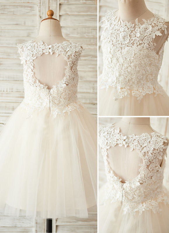 Robe Pastel Crème Dentelle Col Rond Genoux