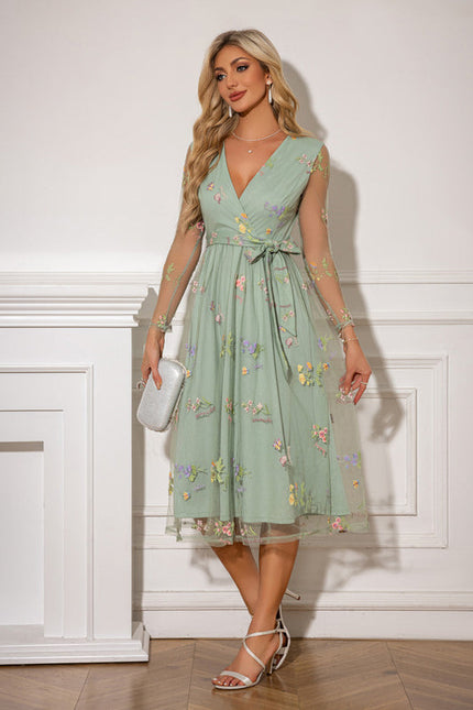 Robe Pastel Verte Brodée Col V Midi - gallery 4