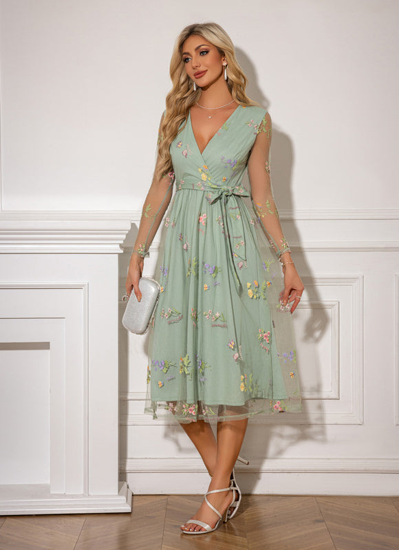 Robe Pastel Verte Brodée Col V Midi - gallery 4