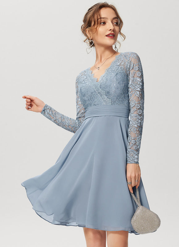 Robe Pastel Bleu Col V Dentelle Genou