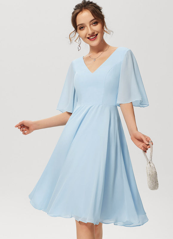 Robe Pastel Bleu Col V Mousseline Genou
