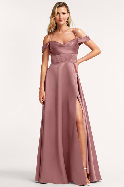 Robe Pastel Rose Décolleté Épaules Satin