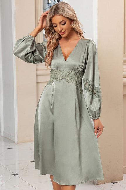 Robe Pastel Sage Col V Dentelle Midi - gallery 3